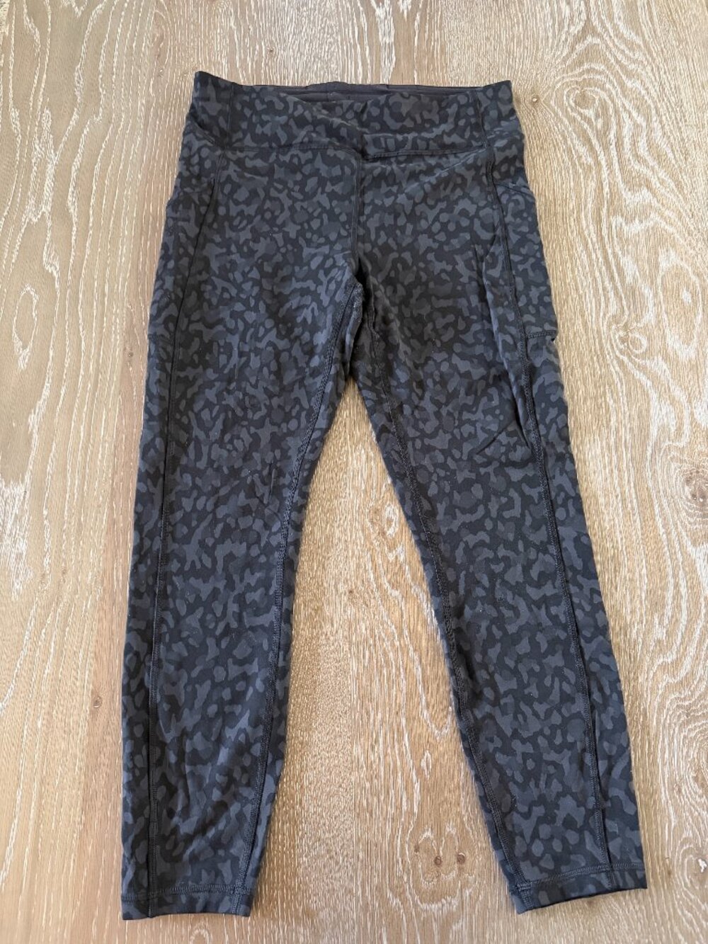 Womens Lululemon Invigoriate high rise tight 25" black leopard size 12